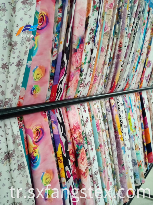 Wholesale 100% Polyester Floral Printed Chiffon Fabric 1